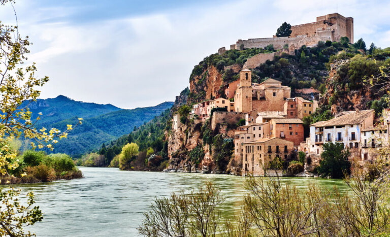 Paseando por Miravet, un pueblo que mira al Ebro