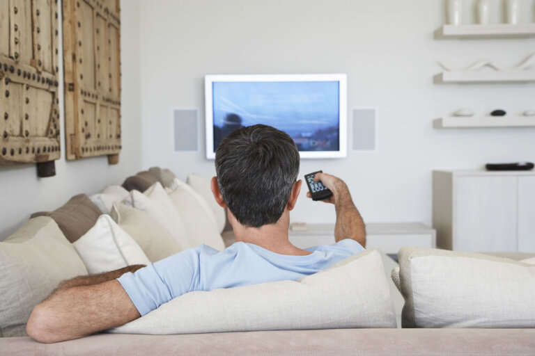 8 series de televisión para viajar desde el sofá