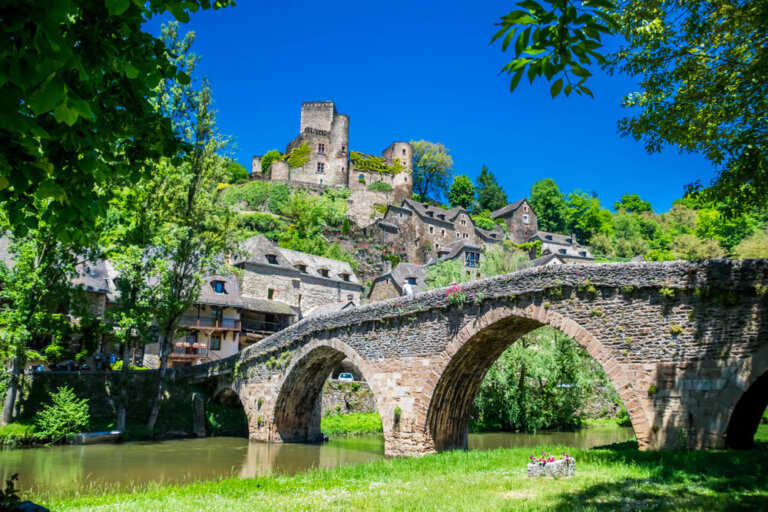 Belcastel: uno de los pueblos más bonitos en Francia
