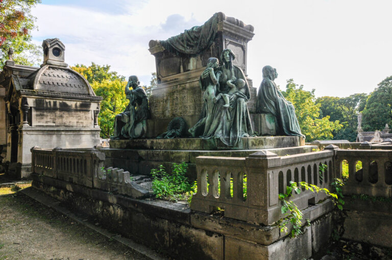 Lugares emblemáticos: la tumba de Abelardo y Eloísa