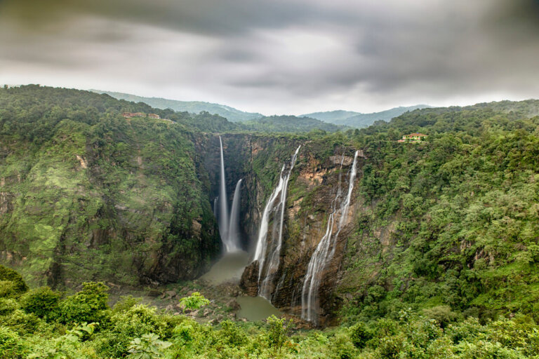 Cataratas Jog en la India durante la temporada de lluvias