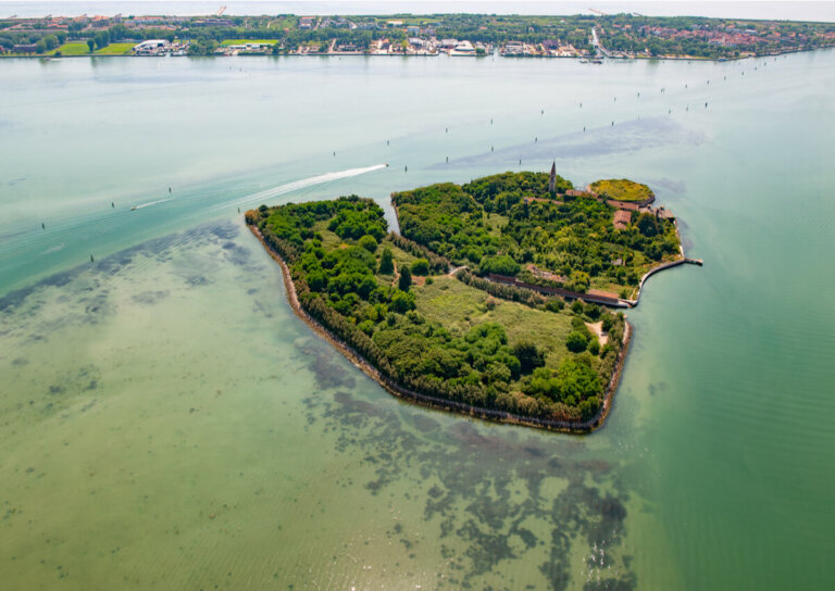 La misteriosa historia de Poveglia, una isla aterradora