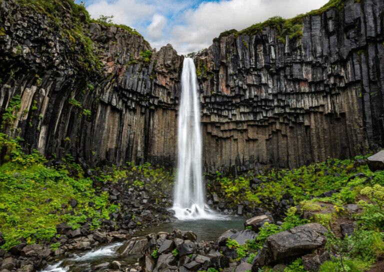 Svartifoss en Islandia: una de las atracciones más populares