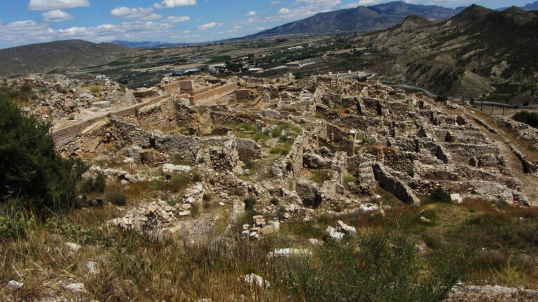 De paseo por el yacimiento arqueológico de Medina Siyasa