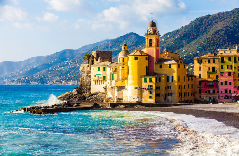 El pueblo de Camogli y sus hermosos balcones de colores