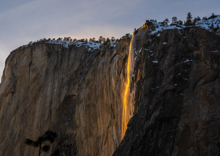 La cascada de fuego: un extraño fenómeno