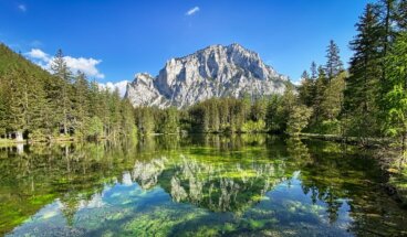 Lago verde o Grüner See en Austria, un paisaje alpino irreal