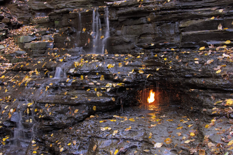 Cascada de la llama eterna, un lugar único en Nueva York