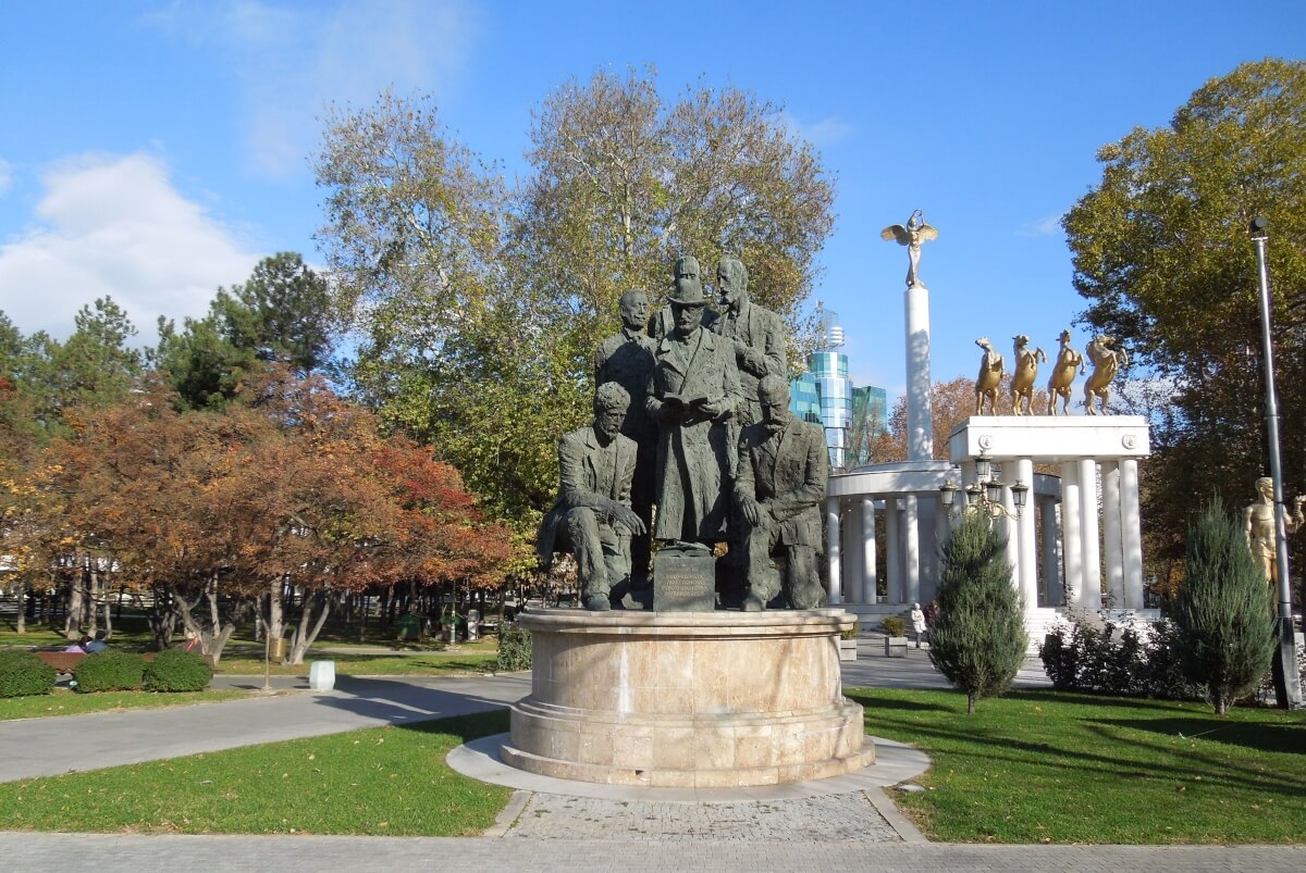 Estatua en el parque de Skopie.