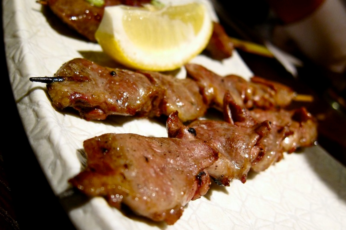 Plato de corazones de pollo.