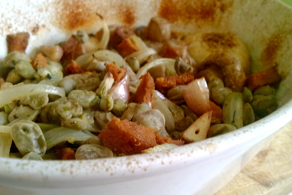 Habas con chorizo de Huelva.