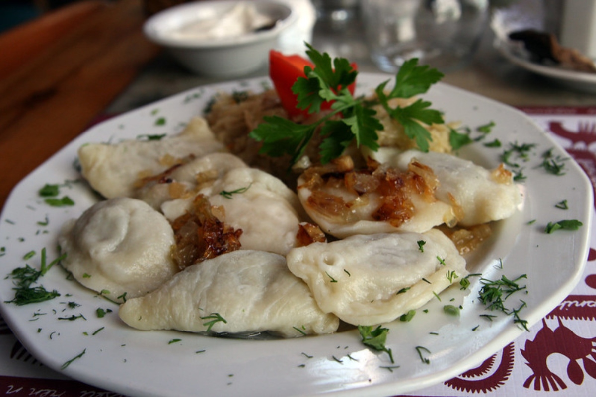 Plato de empanadas pierogi, una comida de Cracovia.