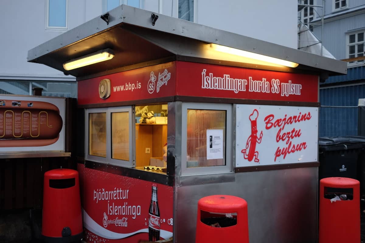 Puesto de perritos calientes en Reikiavik.