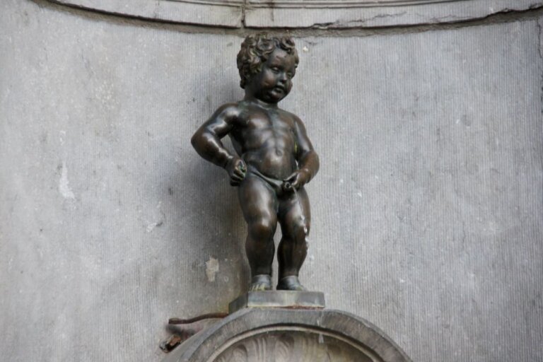 Historia y leyendas del Manneken Pis en Bruselas